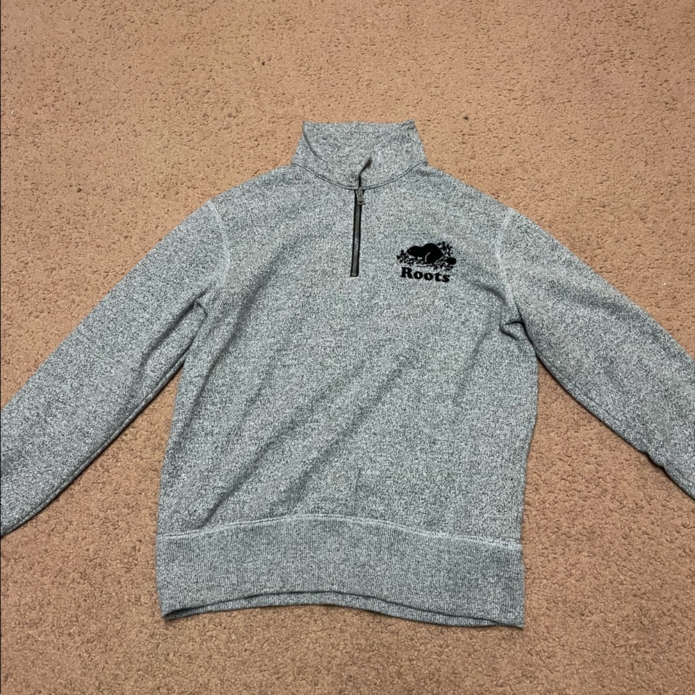Mens XS salt and pepper Roots sweater